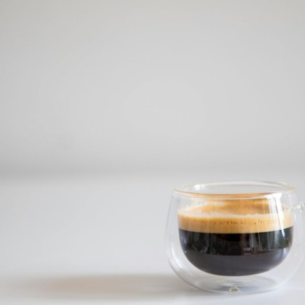 Jak pić espresso z wodą?